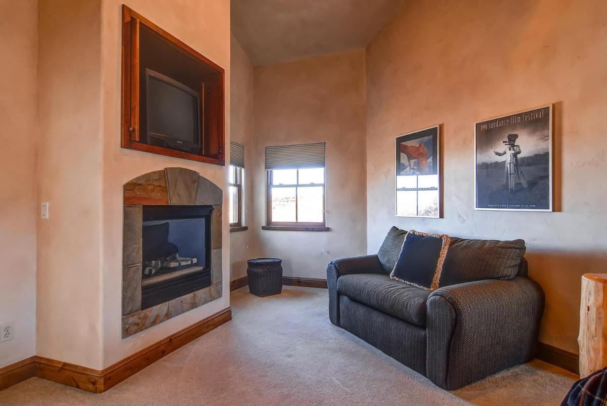 Popular attractions Area Nearby Property